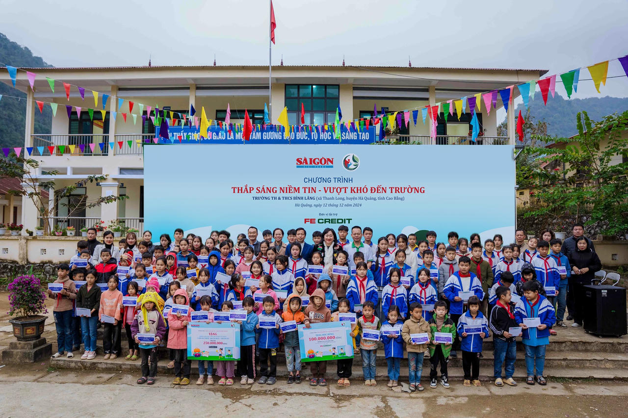 Chương trình "Sát cánh cùng cộng đồng hiện thực hóa ước mơ" năm 2024 do FE CREDIT thực hiện. Ảnh: FE CREDIT