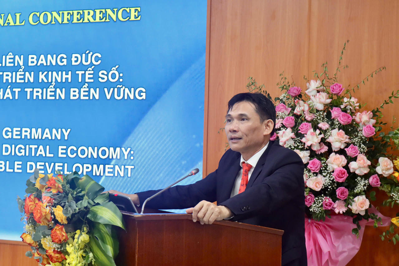  PGS.TS Nguyễn Đức Minh phát biểu khai mạc.