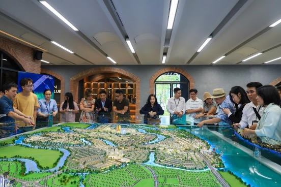 Aqua City tạo sức hút với nhà đầu tư ngay sau khi hoàn thiện pháp lý và công tác thi công tăng tốc trở lại.