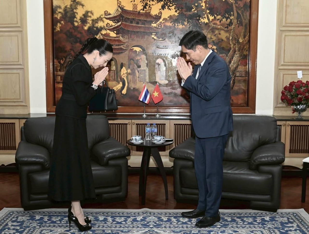 Madam Pang gặp Đại sứ Việt Nam tại Thái Lan để xin lỗi