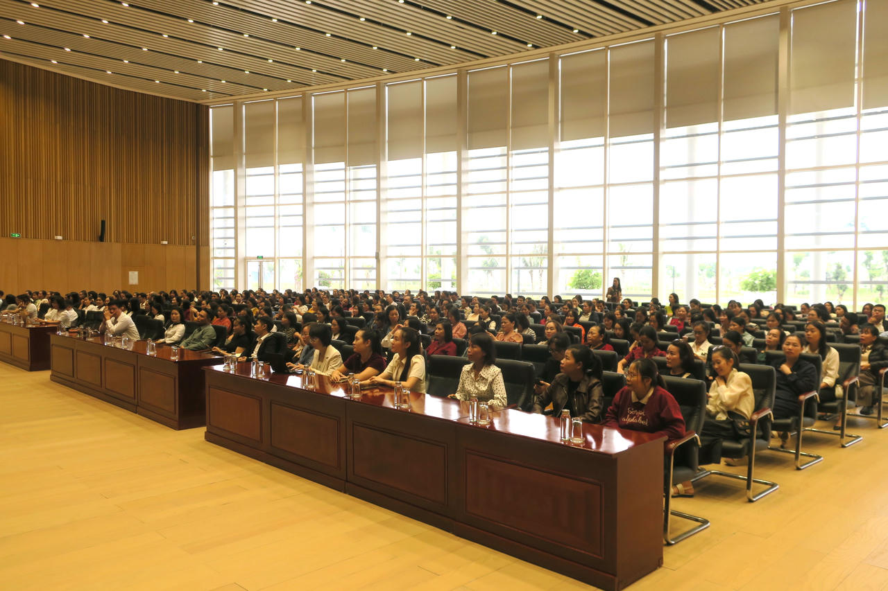 Gần 400 đại biểu đến từ các cơ sở y tế, các xã, phường, đặc khu phía Đông thành phố tham dự Hội nghị.