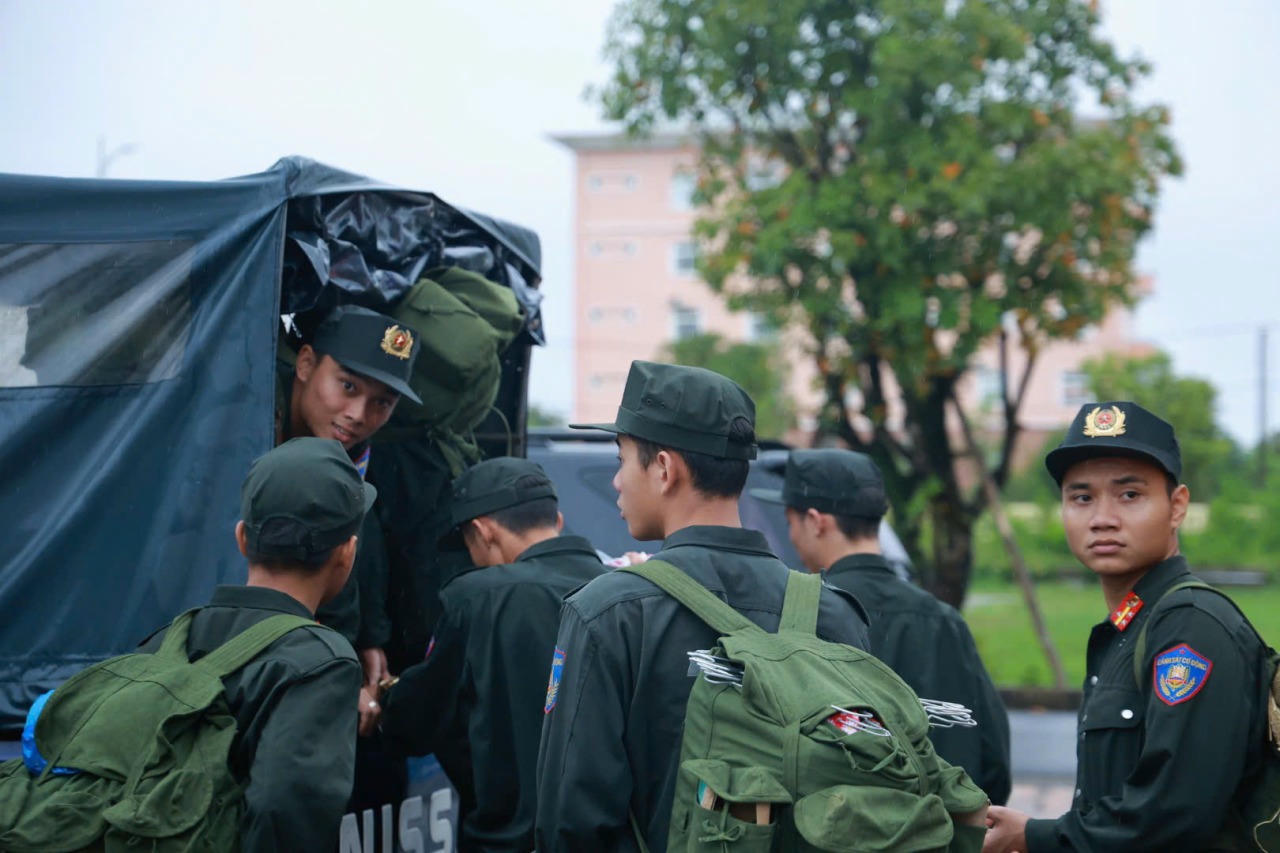 104 cán bộ, chiến sĩ Công an tỉnh Quảng Trị cùng phương tiện chuyên dụng khẩn trương lên đường chi viện.