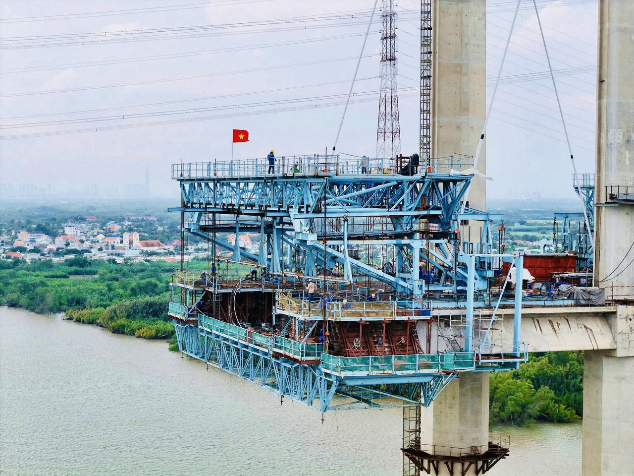 Gói thầu J3-1 cầu Phước Khánh dài 3km, tái khởi động từ 30/4/2025, dự kiến hoàn thành tháng 7/2026.