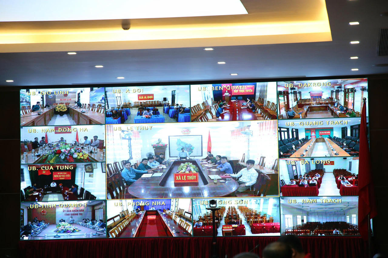 Cuộc họp được kết nối trực tuyến đến các địa phương bị ảnh hưởng.