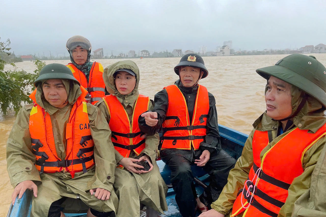 Đã có 2 người chết, 6 người mất tích trong mưa lũ tại Huế, UBND TP cảnh báo khẩn toàn dân