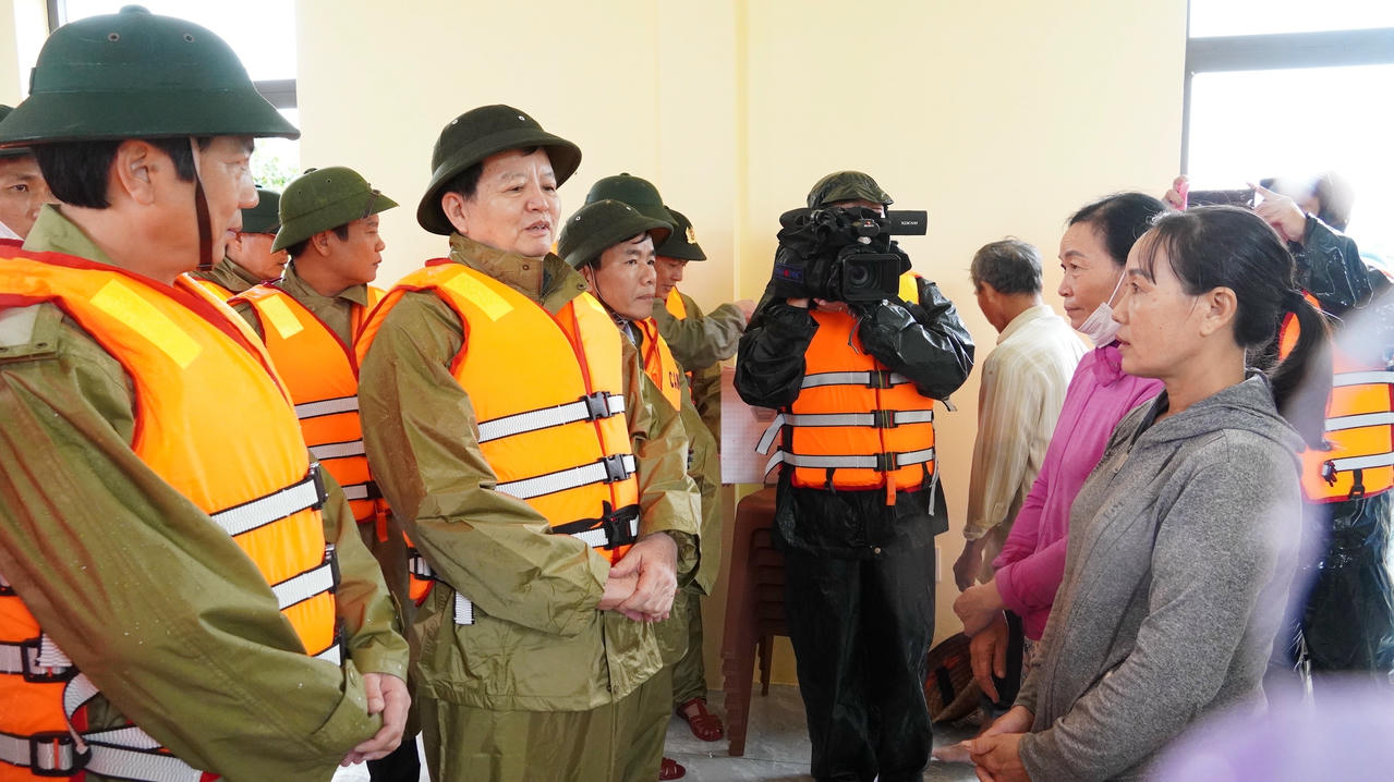 Phó Thủ tướng Chính phủ Mai Văn Chính mong muốn bà con tiếp tục chủ động ứng phó với thiên tai.