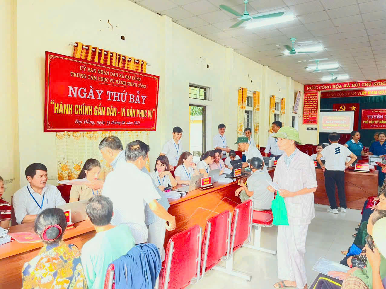 Nghệ An: Cải cách hành chính hướng tới sự hài lòng của người dân
	