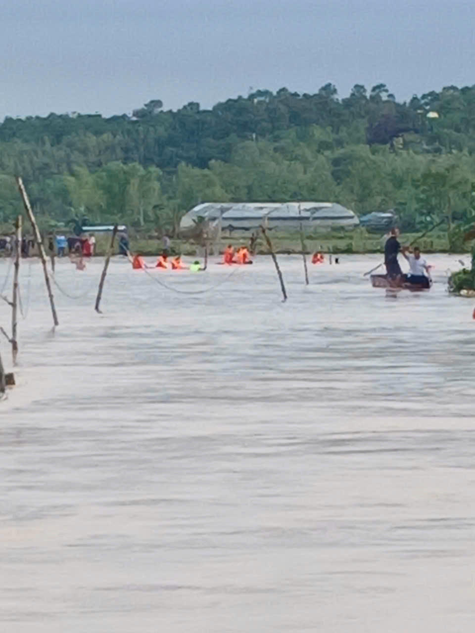 Quảng Trị: Hơn 28.000 học sinh phải tạm nghỉ học, ba em nhỏ bị lũ cuốn trôi