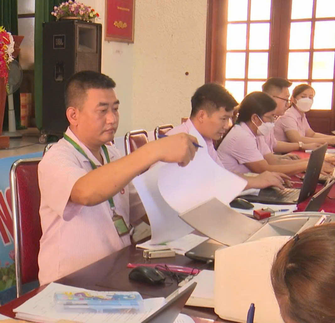 Các điểm giao dịch của NHCSXH Diễn Châu tích cực phục vụ nhân dân vay vốn ưu đãi thuận lợi.