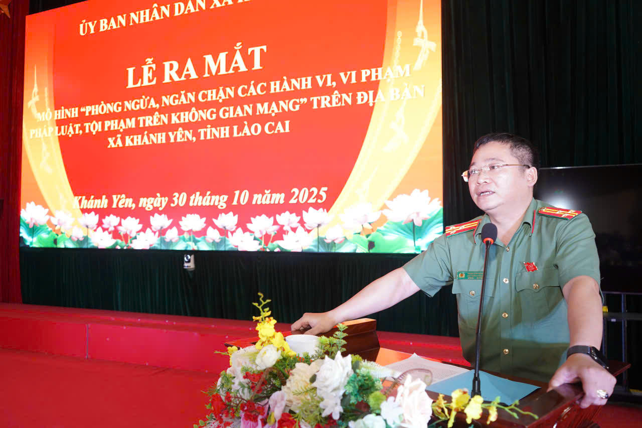 Lãnh đạo phòng an ninh mạng và phòng chống tội phạm công nghệ cao phát biểu tại buổi lễ