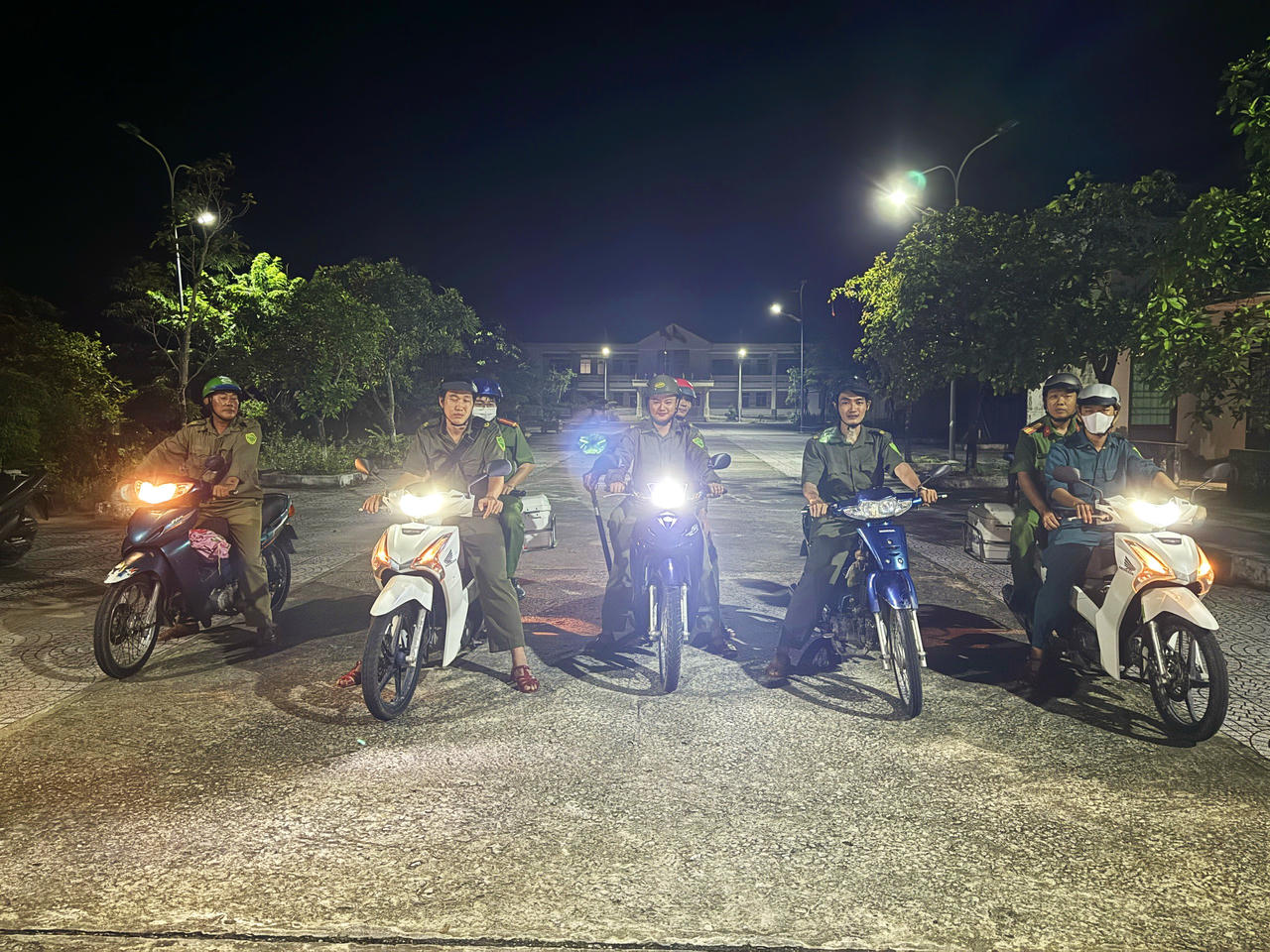 Lực lượng Công an cơ sở, Tổ bảo vệ ANTT tổ chức tuần tra đêm, khép kín địa bàn, phòng ngừa tội phạm trộm cắp tài sản.