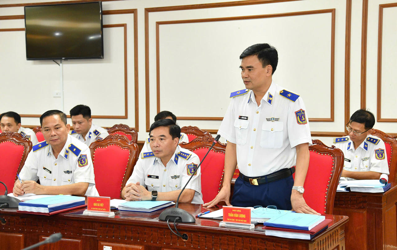 Thiếu tướng Trần Văn Lượng, Phó Tư lệnh - Tham mưu trưởng Cảnh sát biển Việt Nam phát biểu ý kiến tại Hội nghị