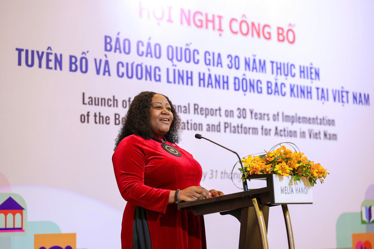 Bà Caroline Nyamayemombe, Trưởng đại diện UN Women tại Việt Nam, phát biểu tại Hội nghị