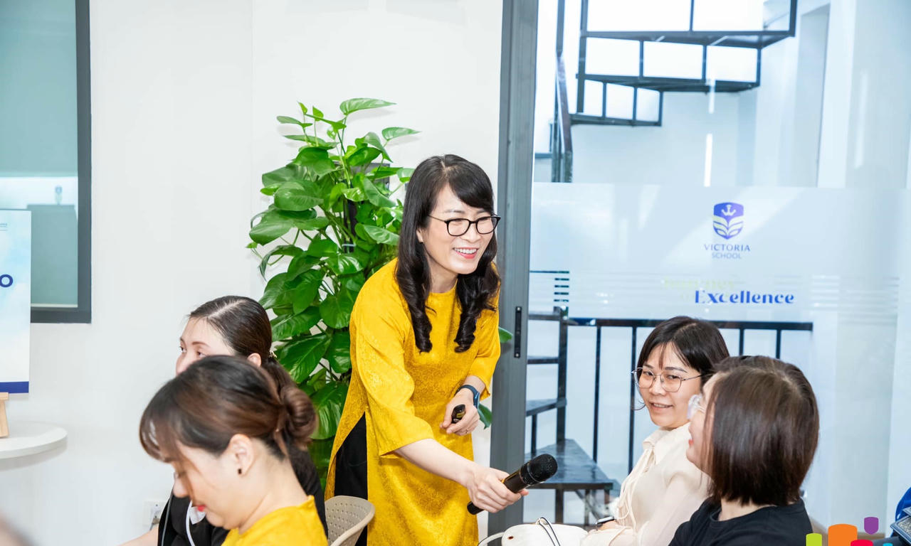 Theo TS Nguyễn Thị Thu Anh, khi cha mẹ biết đối thoại, định hướng và đồng hành cùng con trong môi trường số, công nghệ sẽ trở thành cầu nối yêu thương giữa hai thế hệ. 