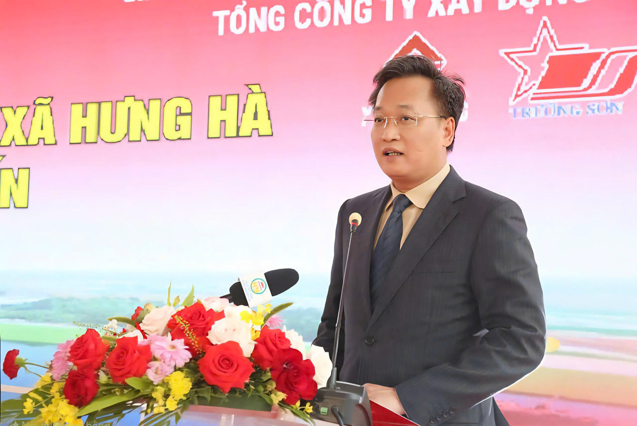 Ông Nguyễn Hữu Nghĩa, Bí thư Tỉnh ủy phát biểu tại lễ khởi công.