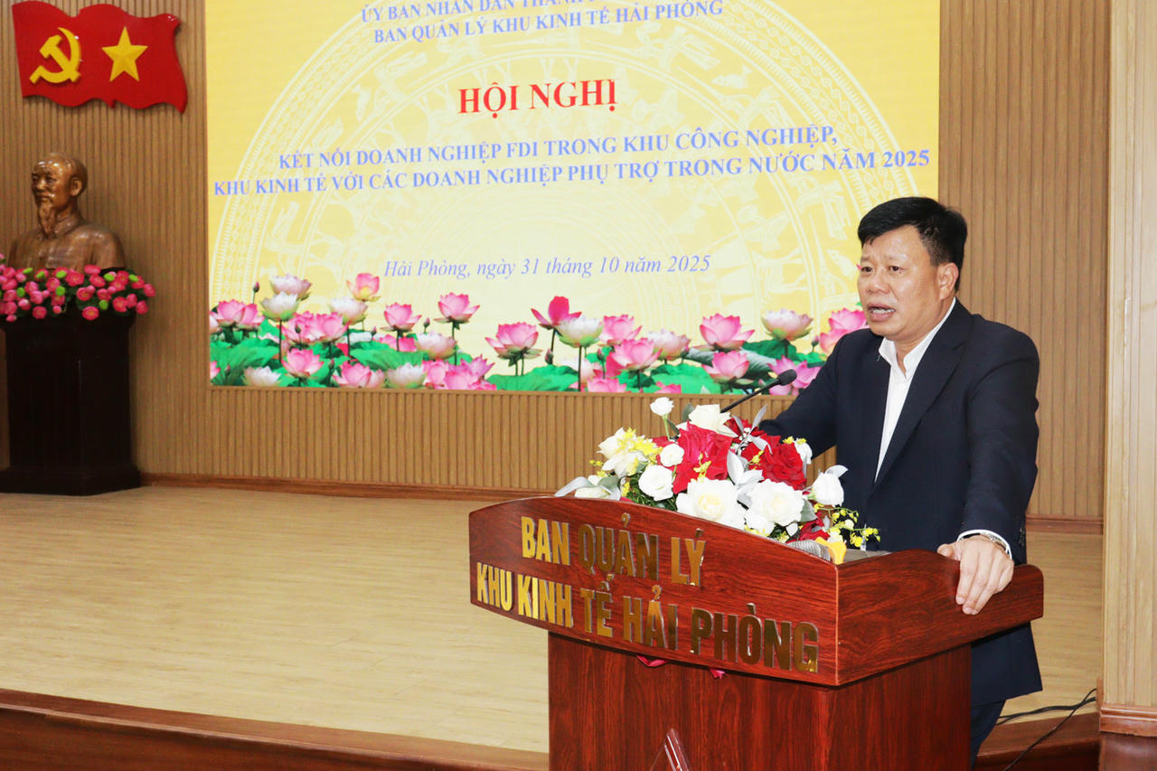 Phó Chủ tịch UBND TP, Trưởng Ban Quản lý KKT Hải Phòng Lê Trung Kiên phát biểu tại hội nghị.