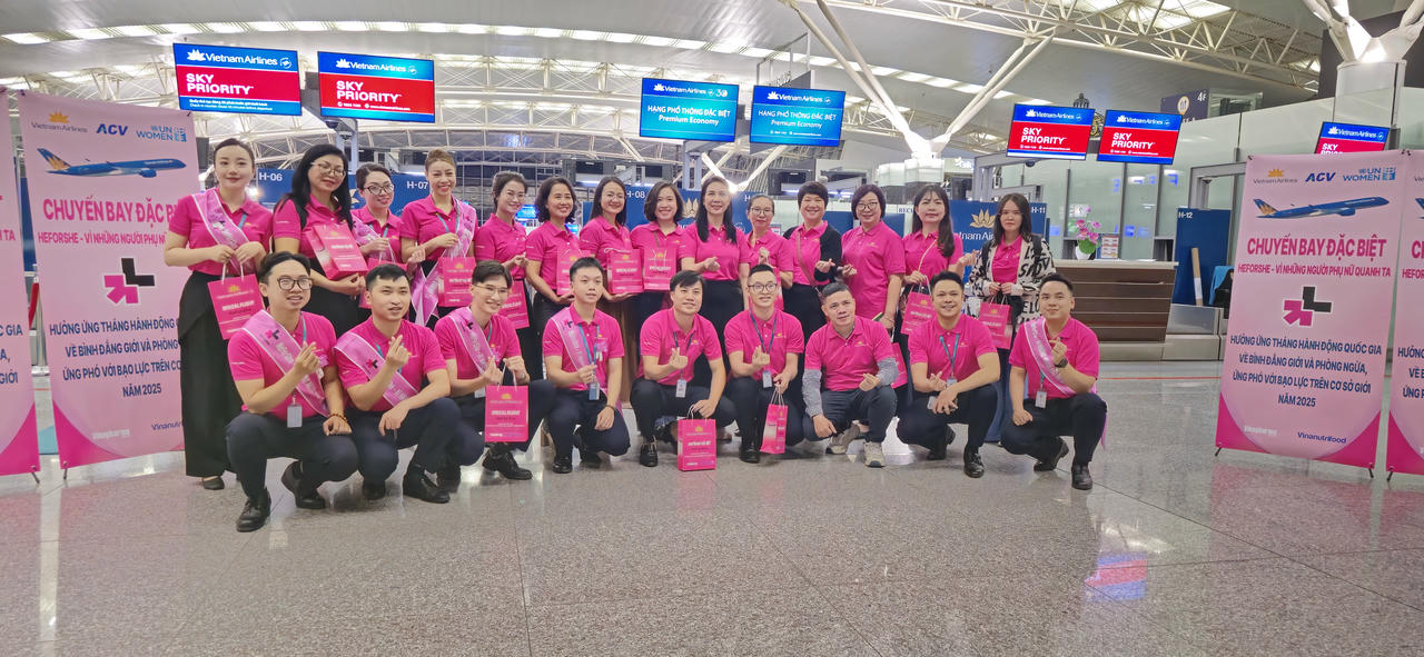  Chuyến bay màu hồng HeForShe Vietnam Airlines mang thông điệp bình đẳng giới sang đất nước mặt trời mọc