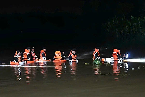 Quảng Trị: Hơn 28.000 học sinh phải tạm nghỉ học, ba em nhỏ bị lũ cuốn trôi