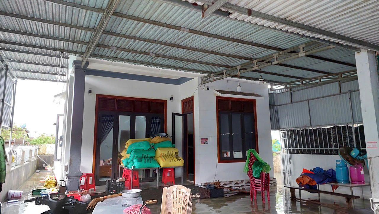 Kê cao tài sản để tránh lụt.