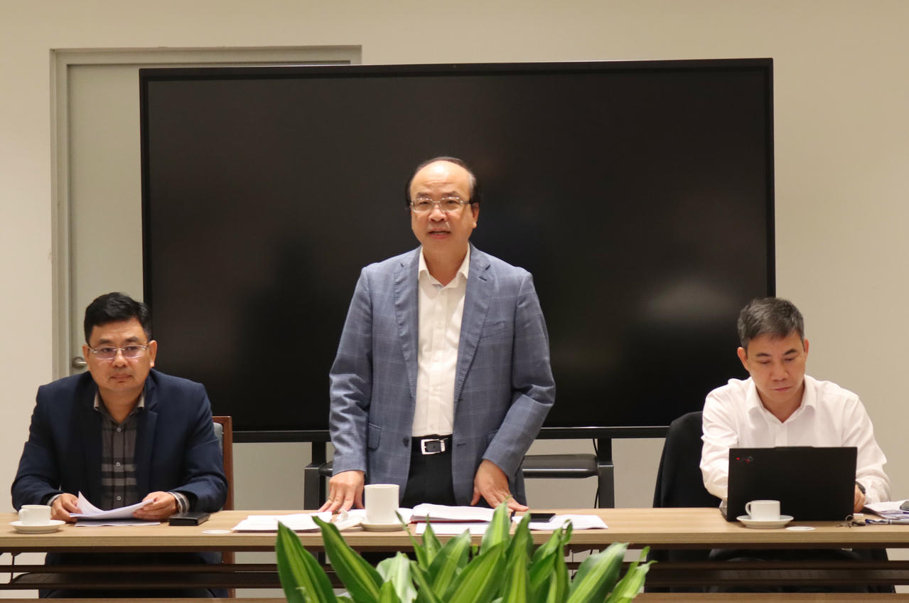 Thứ trưởng Bộ Tư pháp Phán Chí Hiếu phát biểu kết luận phiên họp Hội đồng thẩm định.