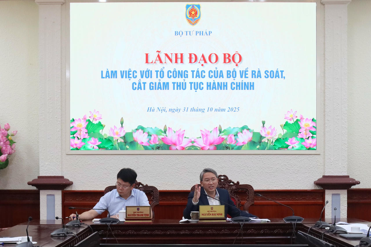 Cắt giảm thủ tục hành chính dựa trên dữ liệu, tăng cường công khai, minh bạch