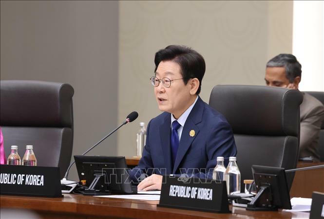 Tổng thống Hàn Quốc Lee Jae Myung phát biểu khai mạc Hội nghị Cấp cao Diễn đàn Hợp tác kinh tế châu Á - Thái Bình Dương (APEC) lần thứ 32. Ảnh: Lâm Khánh/TTXVN