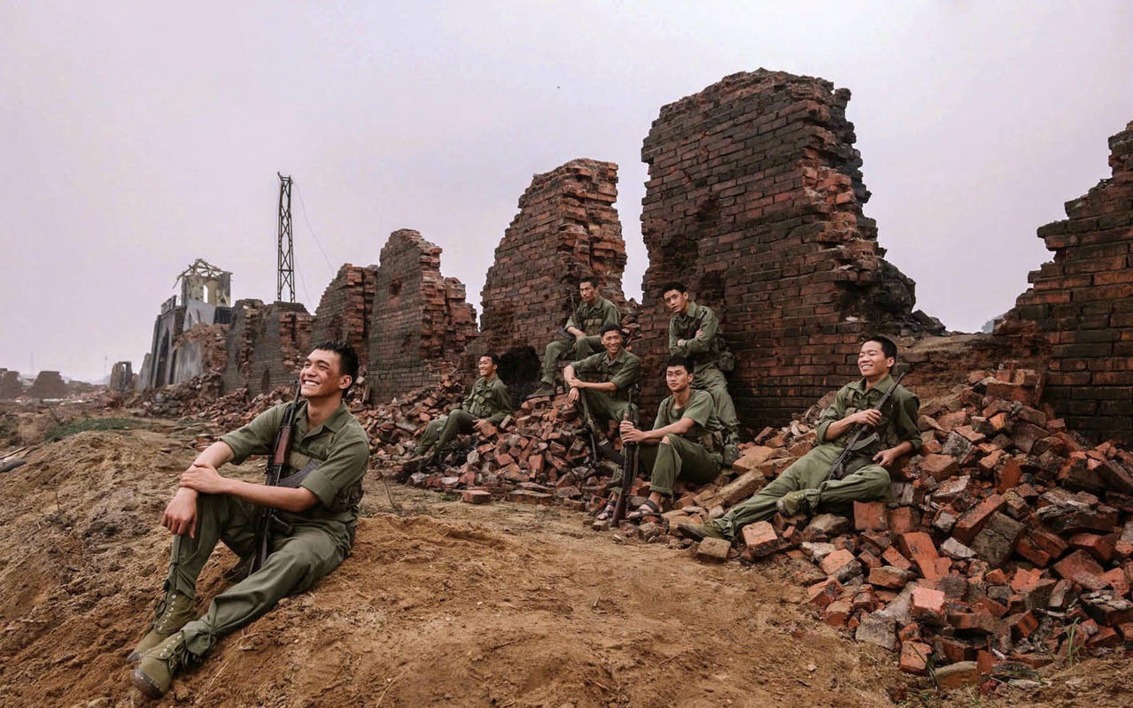 Từ màn ảnh đến đời thực, làn sóng du khách đổ về Quảng Trị sau bộ phim Mưa đỏ, Bộ phim được ví như một hiệu ứng
điện ảnh tìm về ký ức. (Ảnh trong phim Mưa đỏ)