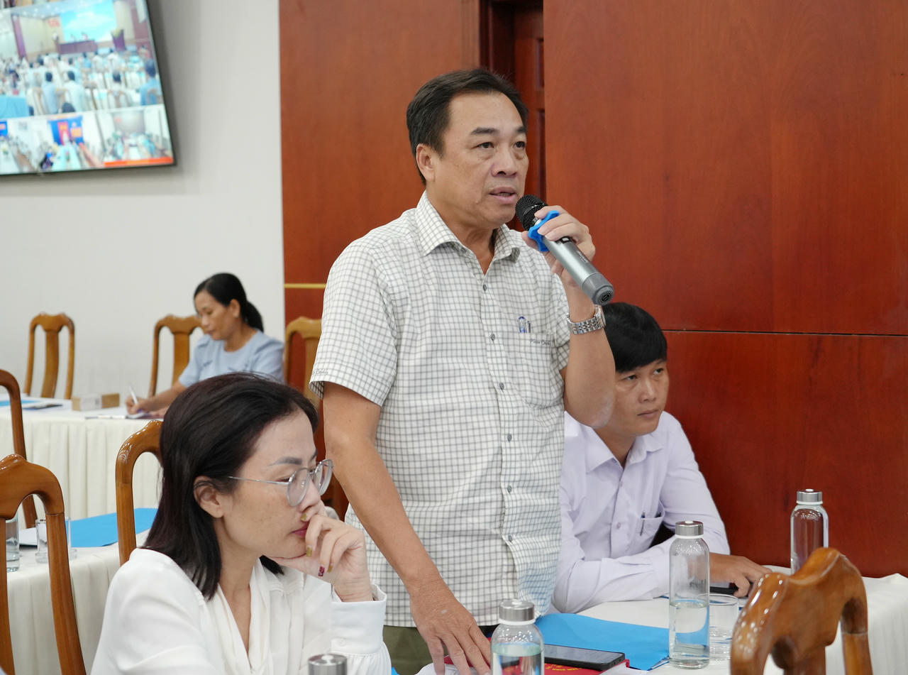 Các đại biểu thảo luận, chia sẻ 
kinh nghiệm tại Hội nghị triển khai.
