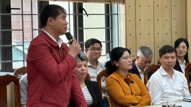 Các ý kiến nhằm đưa giải pháp tháo gỡ những "điểm nghẽn" về cơ chế chính sách cho sự phát triển của làng nghề.
