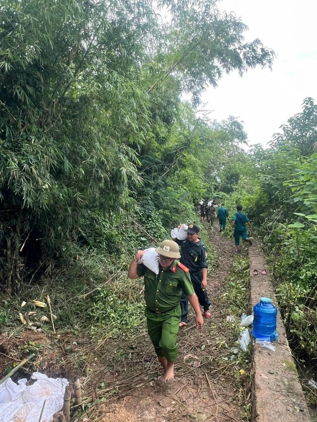 Kịp thời ngăn chặn sự cố vỡ đê ở Gia Lai