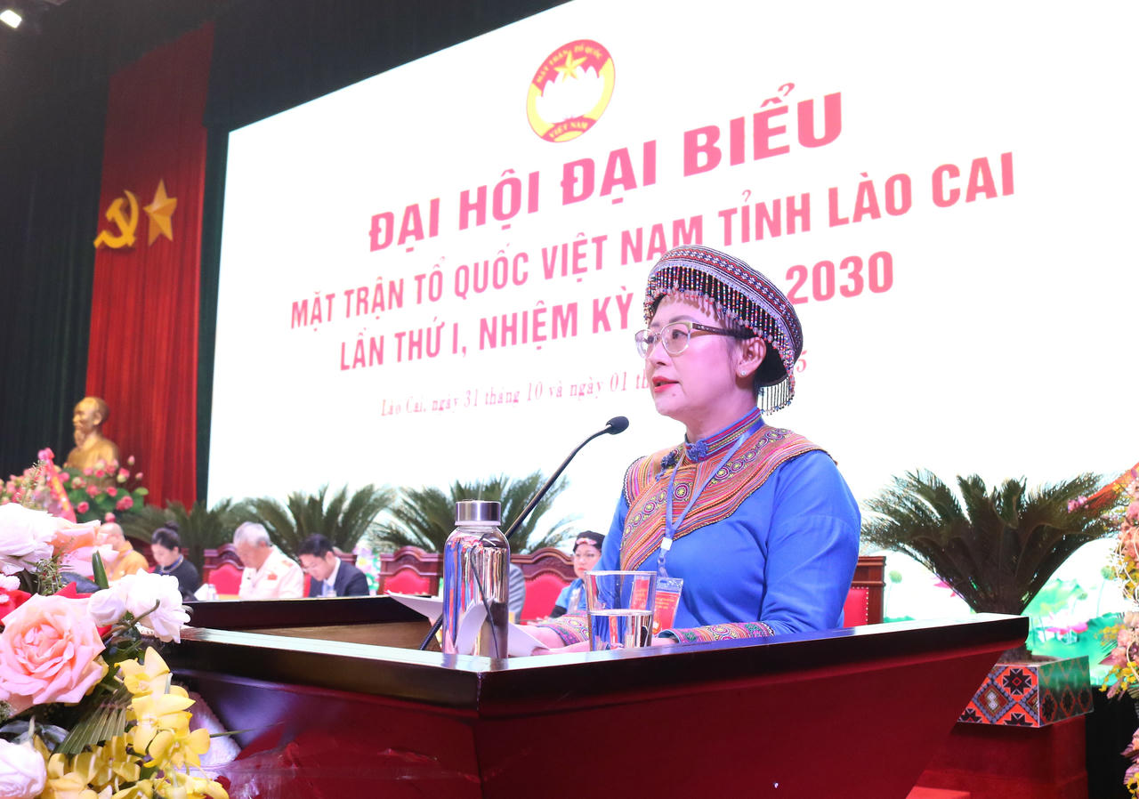 Bà Giàng Thị Dung, Phó Bí thư Tỉnh ủy, Chủ tịch Ủy ban MTTQ Việt Nam tỉnh Lào Cai phát biểu khai mạc Đại hội