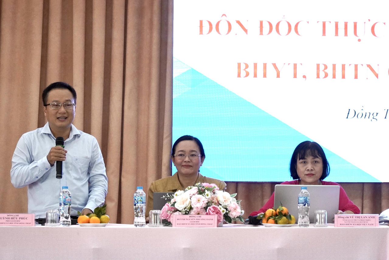 Chủ trì hội nghị