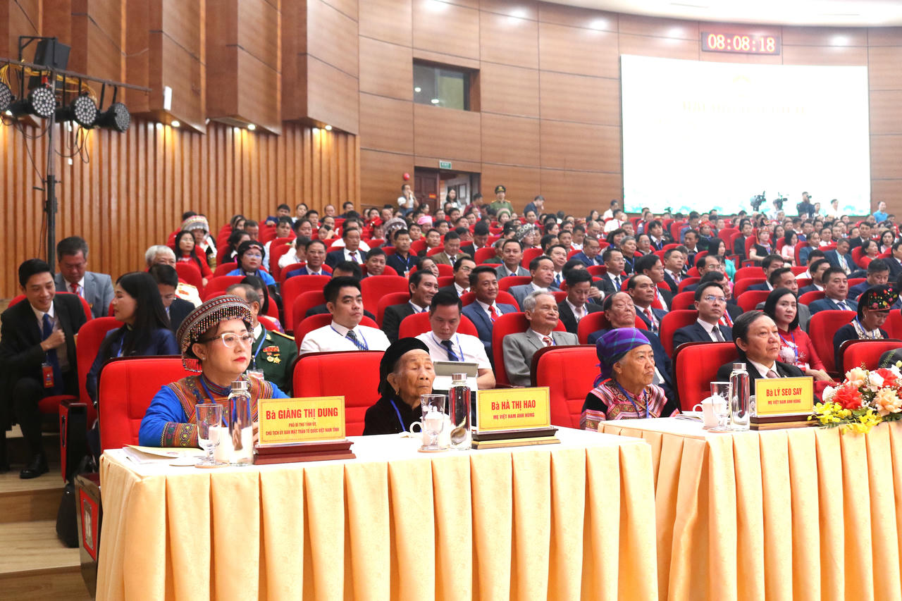 Bà Giàng Thị Dung giữ chức Chủ tịch Ủy ban MTTQ Việt Nam tỉnh Lào Cai 