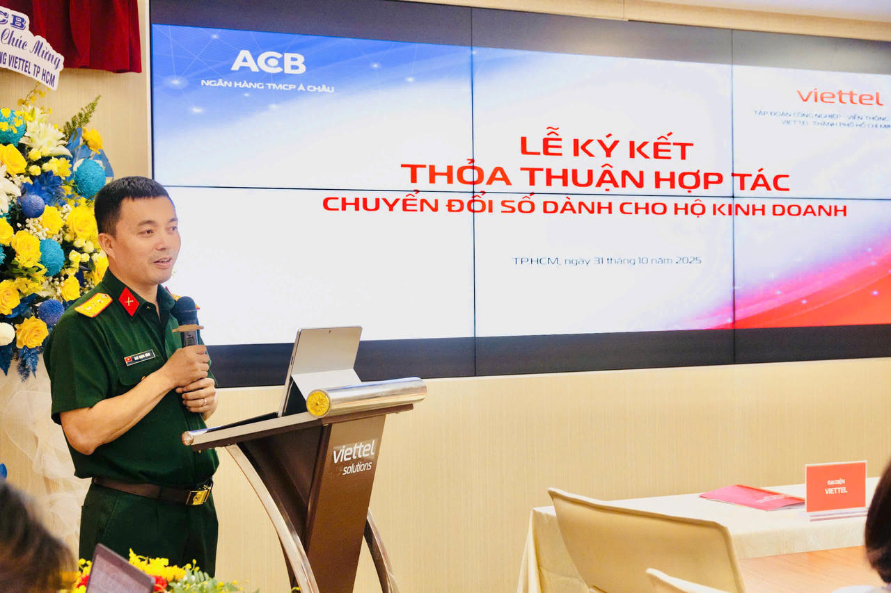 Ông Ngô Mạnh Hùng - Giám đốc Viettel TP HCM phát biểu tại buổi lễ