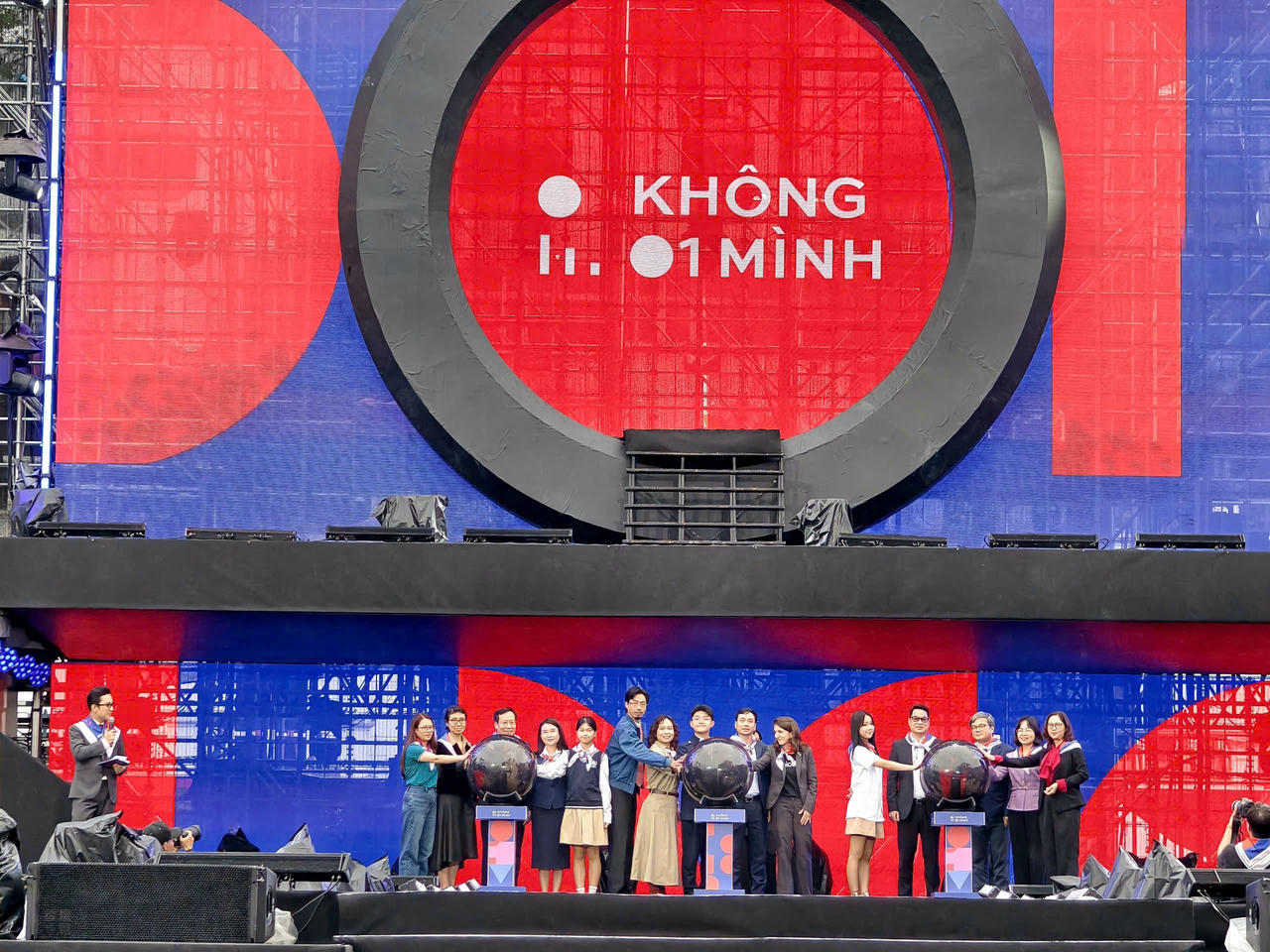 Chiến dịch “Không Một Mình” cùng Ngày hội An toàn trực tuyến góp phần thực hiện Công ước Hà Nội về chống tội phạm mạng, khẳng định vai trò tiên phong của Việt Nam trong nỗ lực toàn cầu bảo vệ trẻ em trên môi trường mạng.
