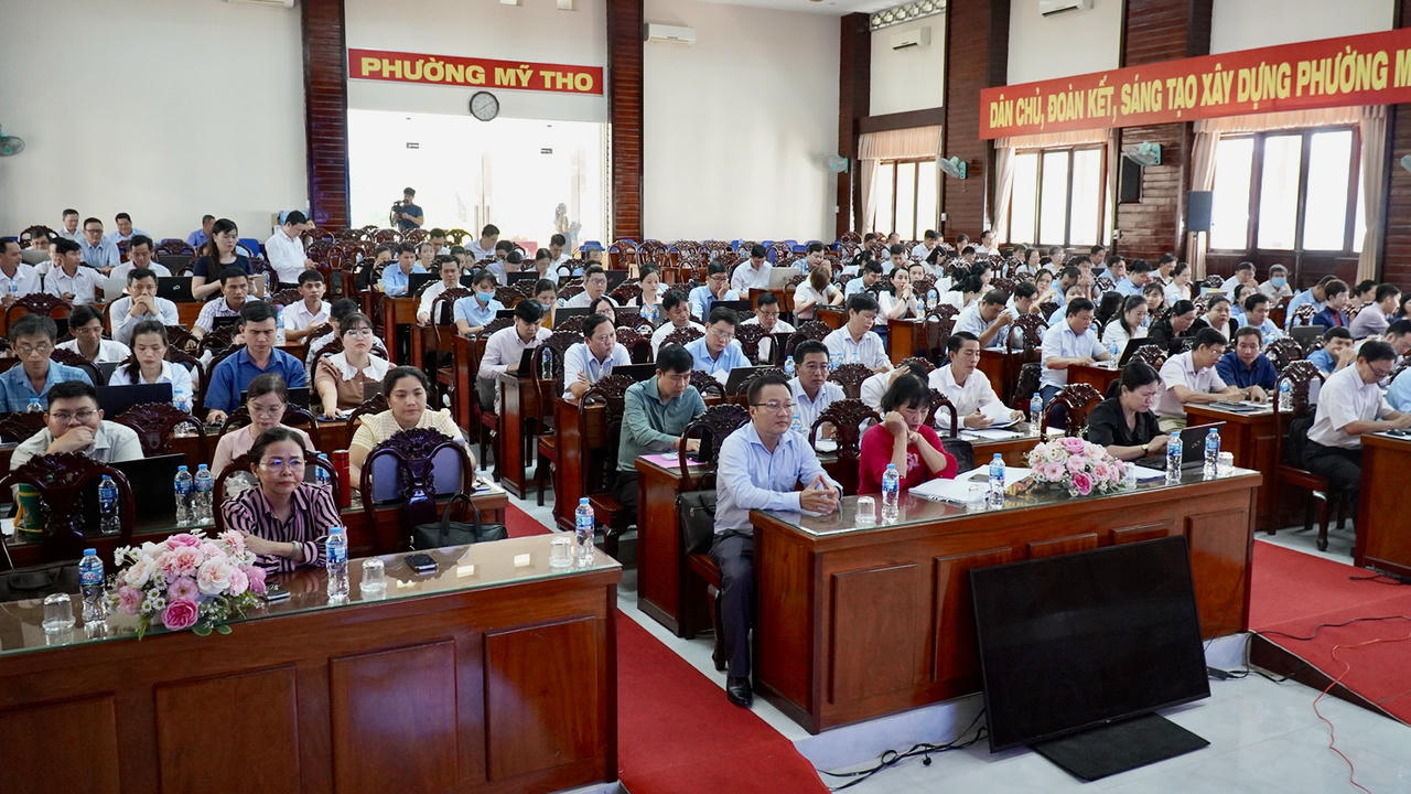 Quang cảnh hội nghị