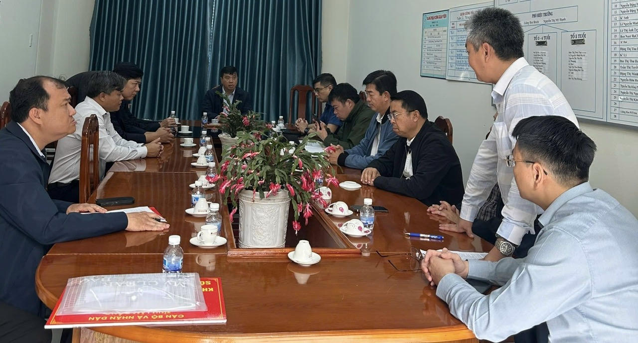 Bí thư Tỉnh uỷ Lâm Đồng Y Thanh Hà Niê Kđăm làm việc với UBND xã Hiệp Thạnh.