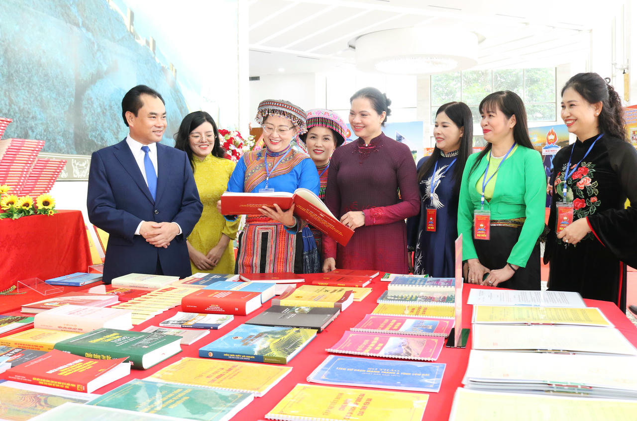 Bà Giàng Thị Dung giữ chức Chủ tịch Ủy ban MTTQ Việt Nam tỉnh Lào Cai 