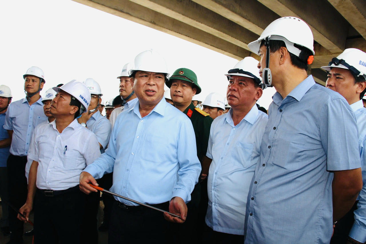 Bộ trưởng Trần Hồng Minh trao đổi với lãnh đạo Đồng Nai về tiến độ Dự án cao tốc Biên Hòa - Vũng Tàu.