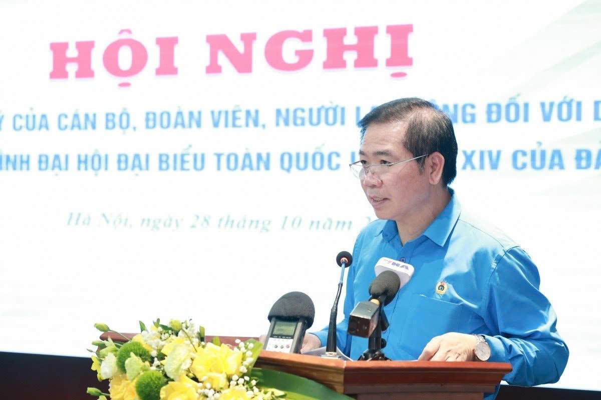 Phó Chủ tịch Liên đoàn Lao động thành phố Hà Nội Nguyễn Huy Khánh phát biểu tại Hội nghị. (Ảnh: Đ.Hải)
