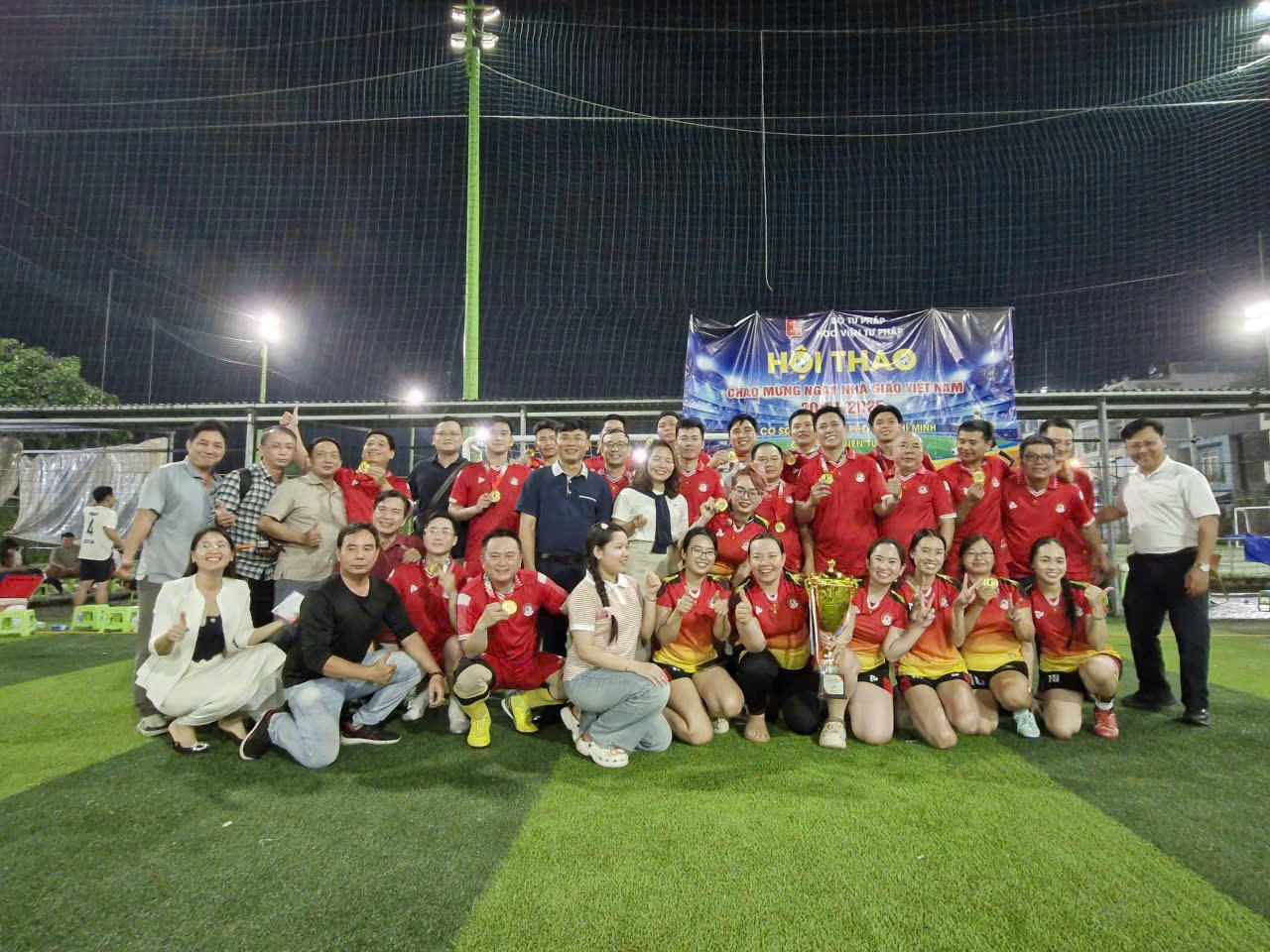 Học viện Tư pháp cơ sở TP Hồ Chí Minh đã tổ chức Giải bóng đá nam - nữ với sự tham gia của hơn 250 vận động viên