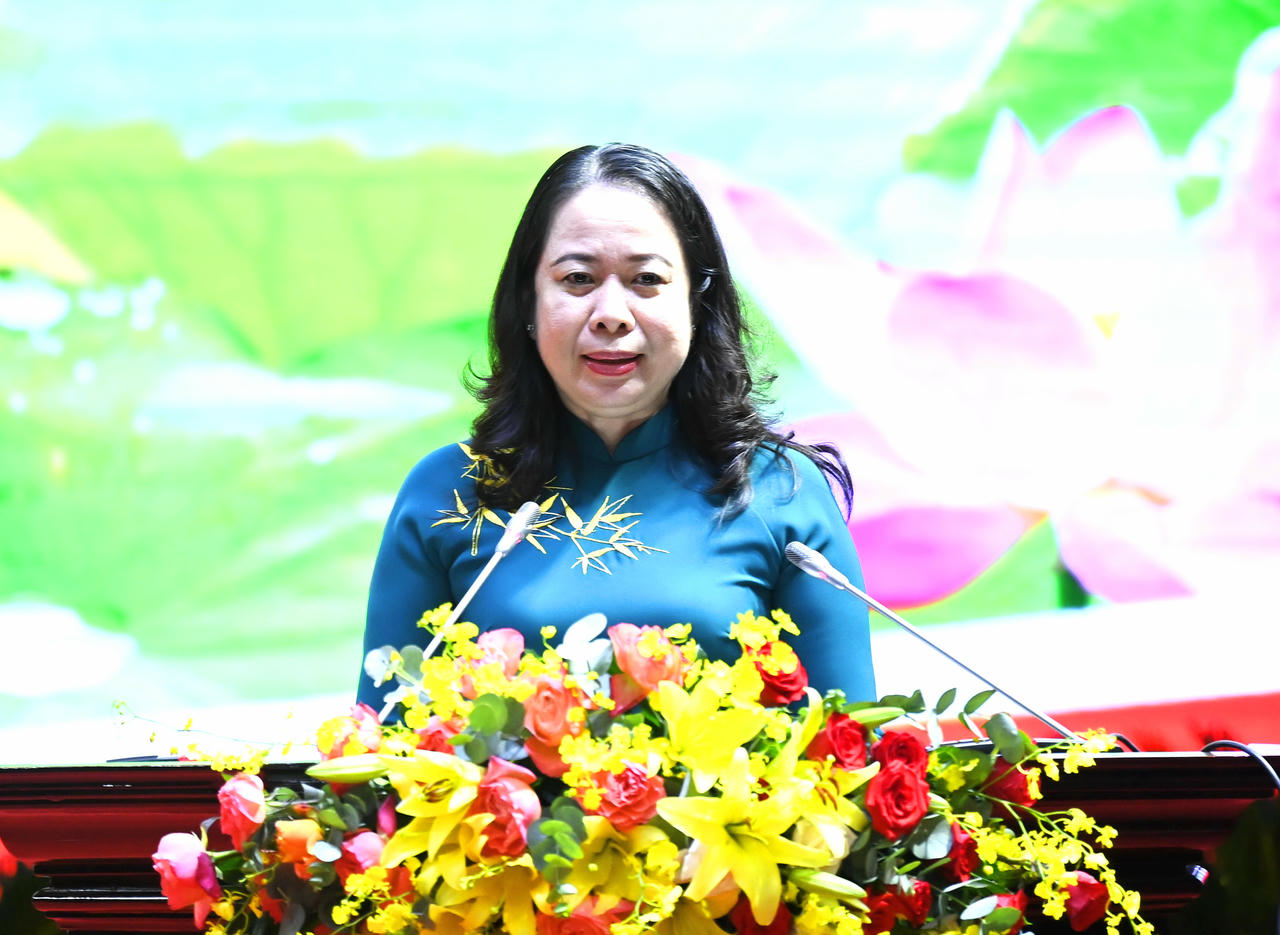 Bà Võ Thị Ánh Xuân - Phó Chủ tịch nước, Phó Chủ tịch thứ nhất Hội đồng Thi đua - Khen thưởng Trung ương, phát biểu chỉ đạo Đại hội. (Ảnh: Văn Đông)