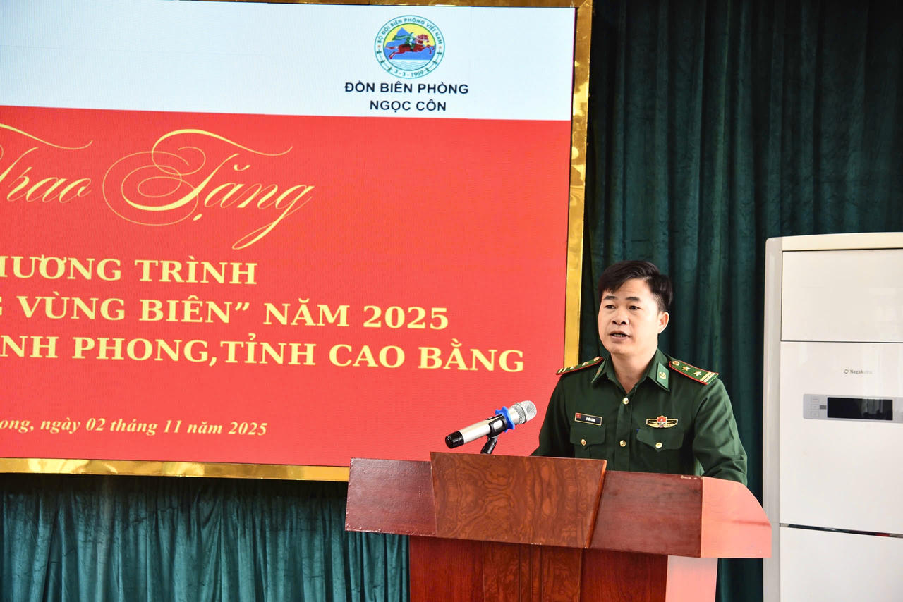 Ông Lý Văn Hùng, Chính trị viên Đồn Biên phòng Ngọc Côn (Ban Chỉ huy BĐBP tỉnh Cao Bằng) phát biểu tại buổi lễ. (Ảnh: Thanh Tùng)