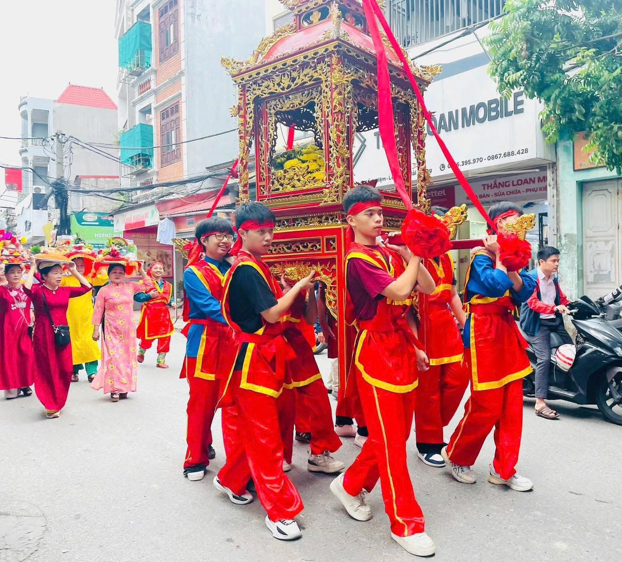 Lễ&nbsp; hội diễn ra với nhiều hoạt động ý nghĩa: nghi lễ dâng hương, tế lễ, lễ rước; các chương trình văn nghệ.
