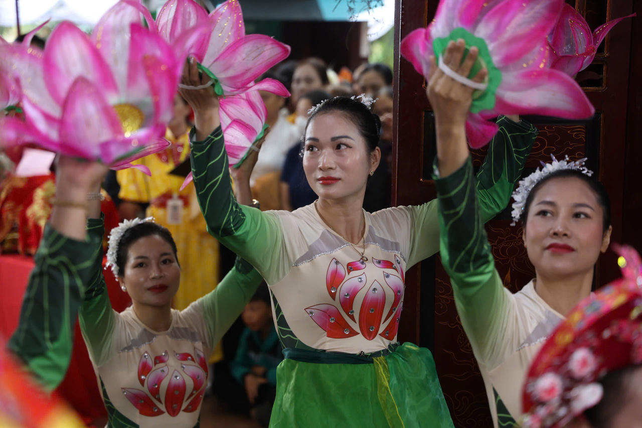 ​Trong khuôn khổ lễ hội diễn ra nhiều hoạt động phong phú, ý nghĩa.