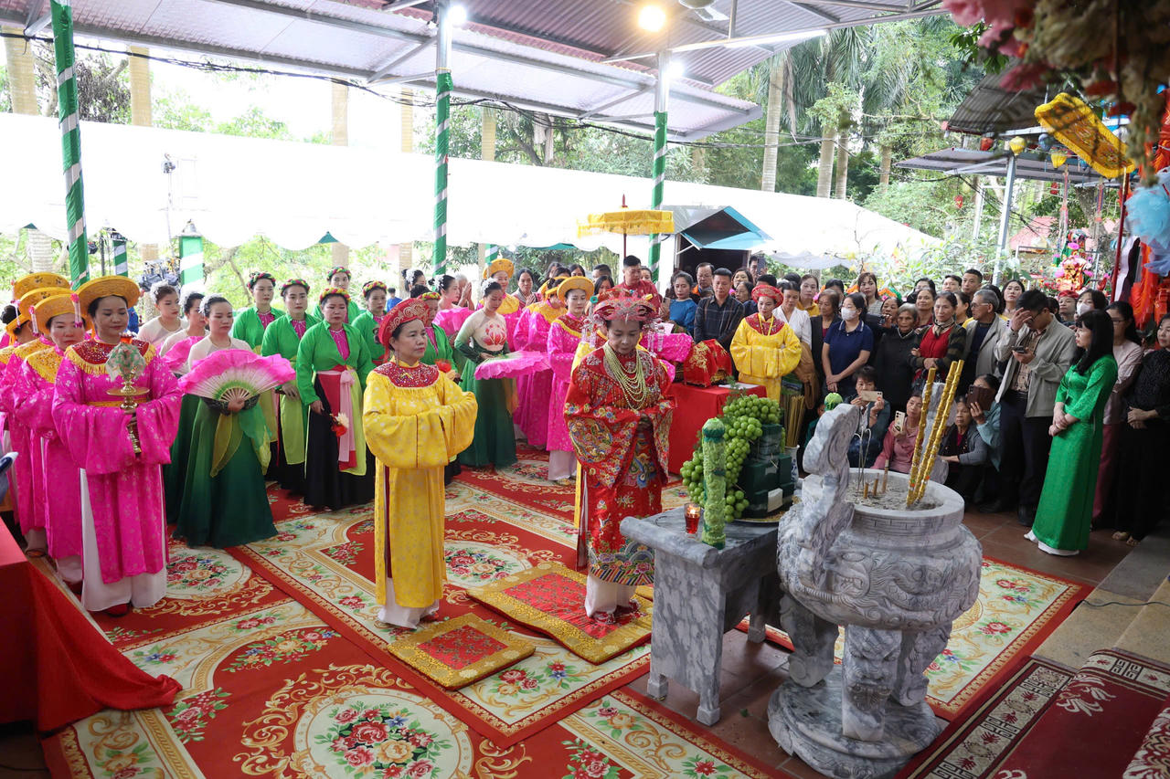 Lễ hội được tổ chức nhằm tưởng nhớ, tri ân Nhị vị Thánh Cô, những người được nhân dân tôn thờ là bậc thánh linh phù hộ cho quốc thái dân an, mưa thuận gió hòa, mùa màng tươi tốt. 