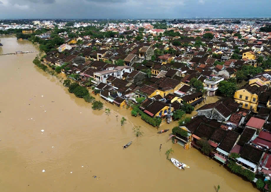 Agribank hỗ trợ kịp thời các tỉnh miền Trung khắc phục hậu quả lũ lụt do mưa lũ lịch sử