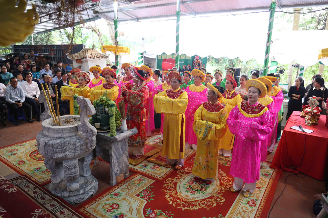 Lễ hội được tổ chức nhằm tưởng nhớ, tri ân Nhị vị Thánh Cô, những người được nhân dân tôn thờ là bậc thánh linh phù hộ cho quốc thái dân an, mưa thuận gió hòa, mùa màng tươi tốt. 