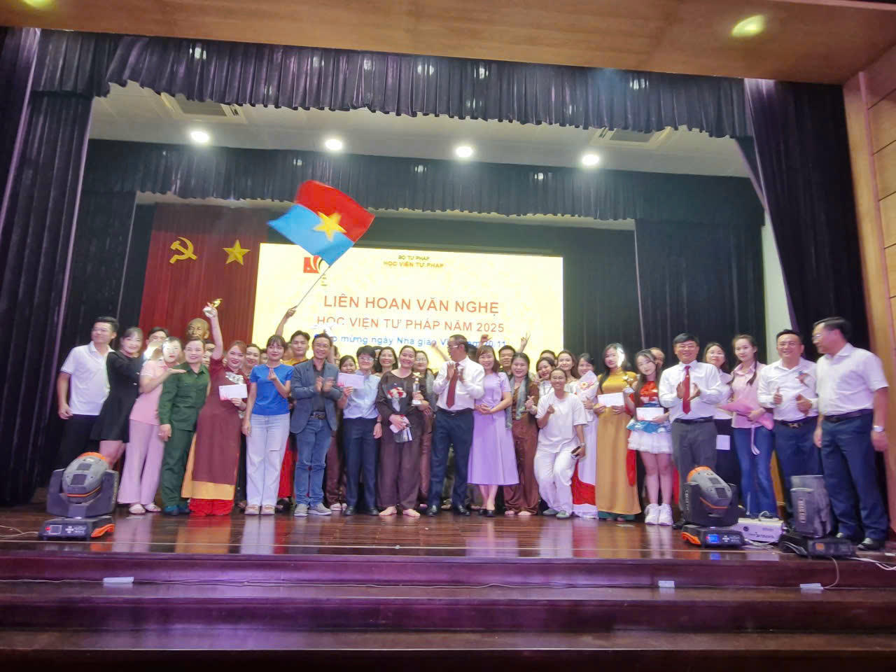 Học viện Tư pháp cơ sở TP Hồ Chí Minh sôi nổi hưởng ứng Ngày Pháp luật Việt Nam