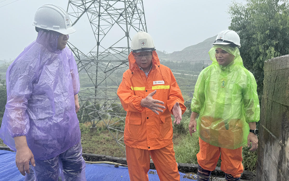 EVNNPT tập trung cao độ, chủ động ứng phó với bão WIPHA
